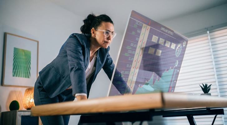 A woman trying to decide what to do when her 401(k) drops.