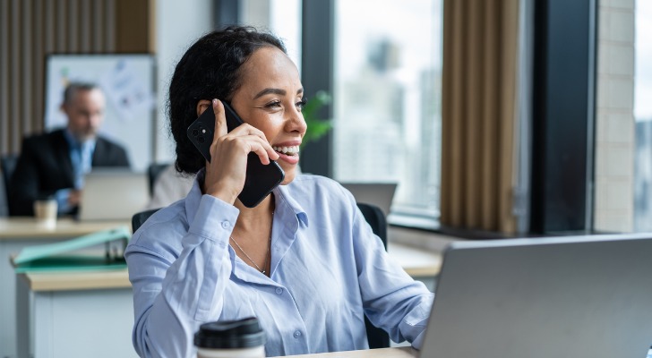 A female advisor keeping her RIA compliant.