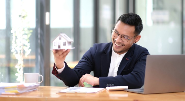 A tax expert explaining the tax benefits of buying a home.