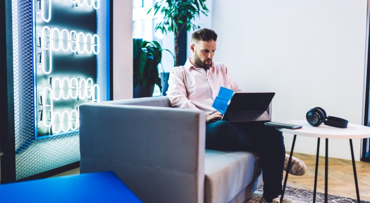 An advisor reading a financial blog.