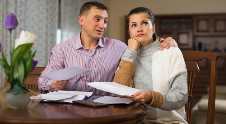 A couple deciding between a living trust and a will.