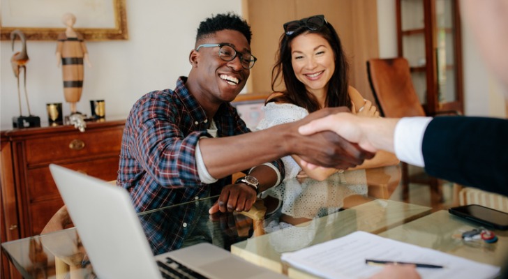 A couple meets with a financial advisor to discuss the benefits and drawbacks of opening a Solo 401(k).