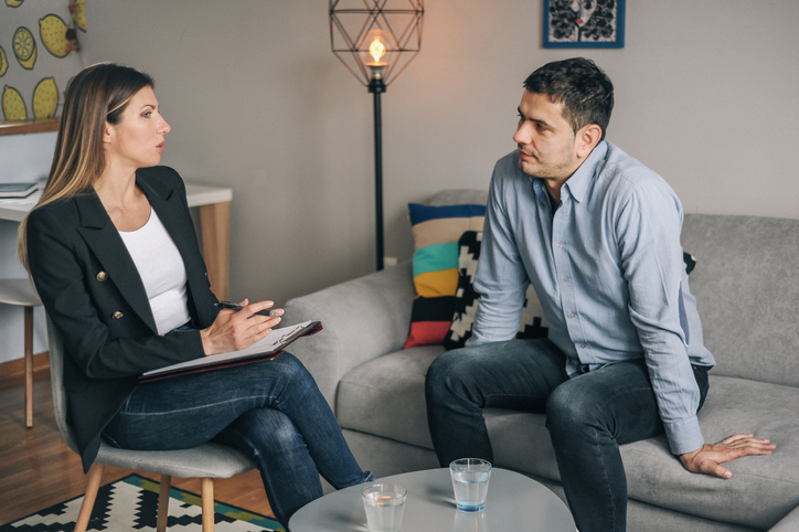 A financial advisor comparing trust and will options for a client in Florida.