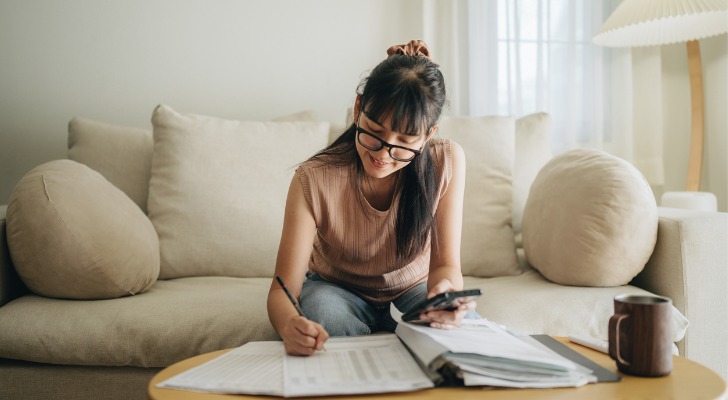 An entrepreneur calculating how much an S Corporation could help her save on self-employment taxes.