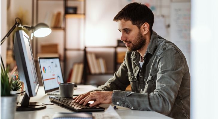 An options trader makes a transaction on his computer.