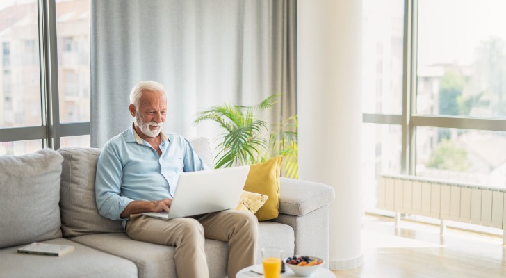 A senior reviews his estate plan to ensure that his estate will avoid probate in North Carolina.