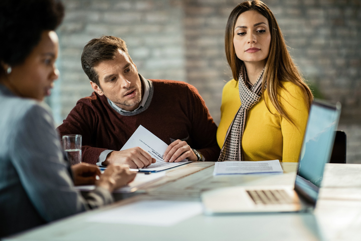 Senior financial advisor salaries can vary depending on different factors.