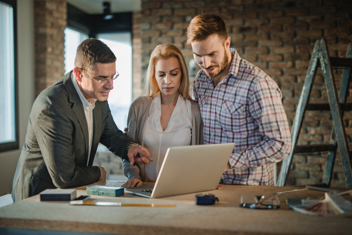 A couple meeting with a financial advisor to create an estate plan that can help them avoid probate.