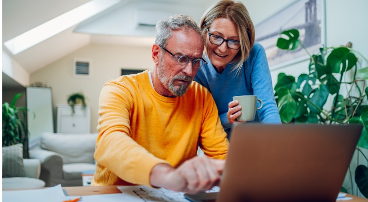 A married couple works on a plan for managing their money in retirement.