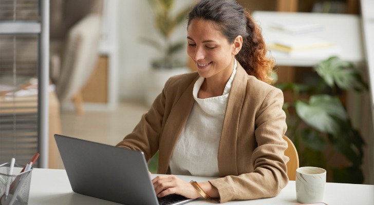 An investor decides to take a negative carry with the expectation that she will profit long-term.