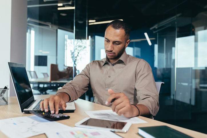 A financial advisor researching different ways to incorporate CFP® marks into his marketing and promotions.