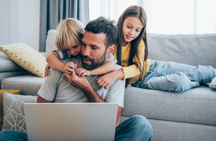 A father researching how to claim the CalEITC.