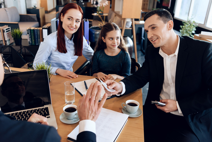 A family meeting a legal professional to discuss the types of power of attorney they can get in Texas.