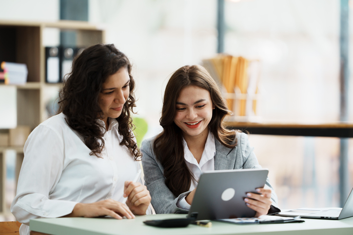 A financial advisor explaining to a client when a trust could be more beneficial than a will.