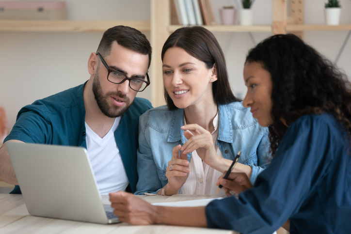 A financial advisor helping a couple prepare an estate plan for probate and non-probate assets.