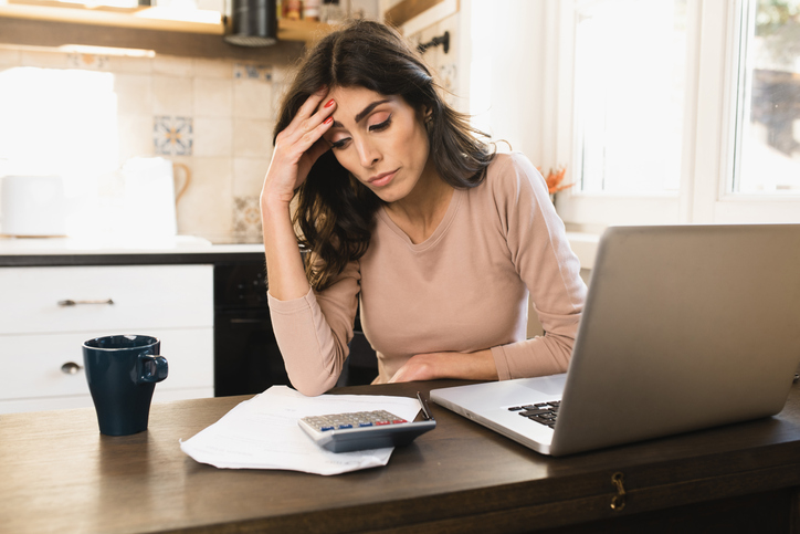 An executive researching how to create a financial plan.