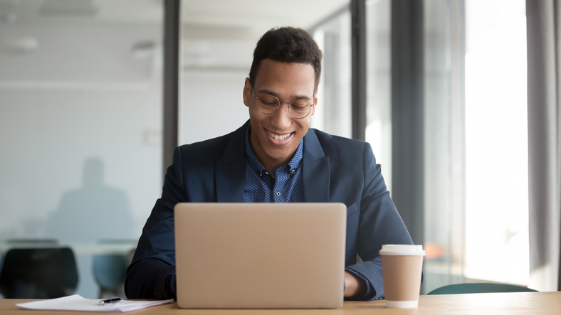 An advisor using financial aggregation software to get a consolidated view of client accounts.