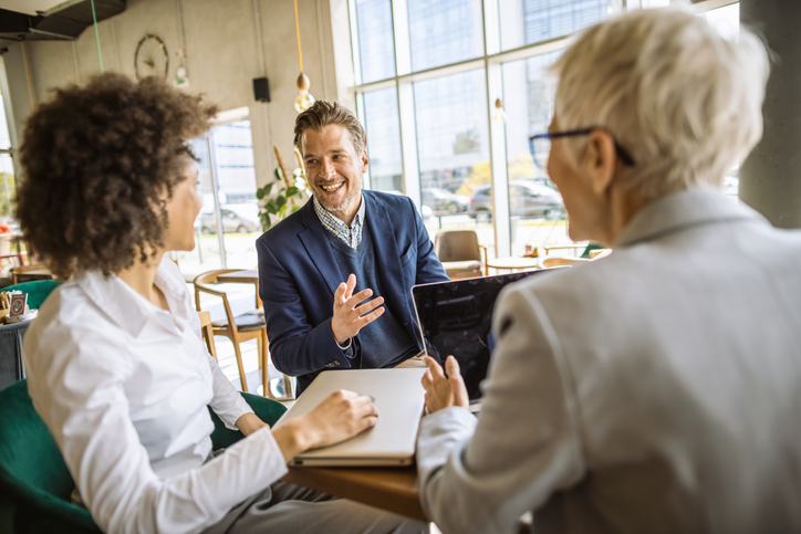 A financial advisor discussing flat fees for services.