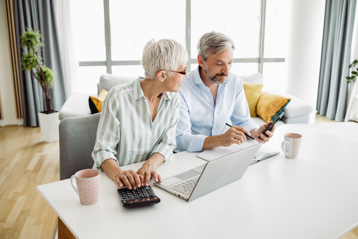 A couple researching strategies to avoid estate taxes in Illinois.