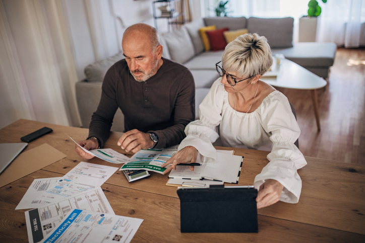 A senior couple creating a power of attorney in Kentucky.