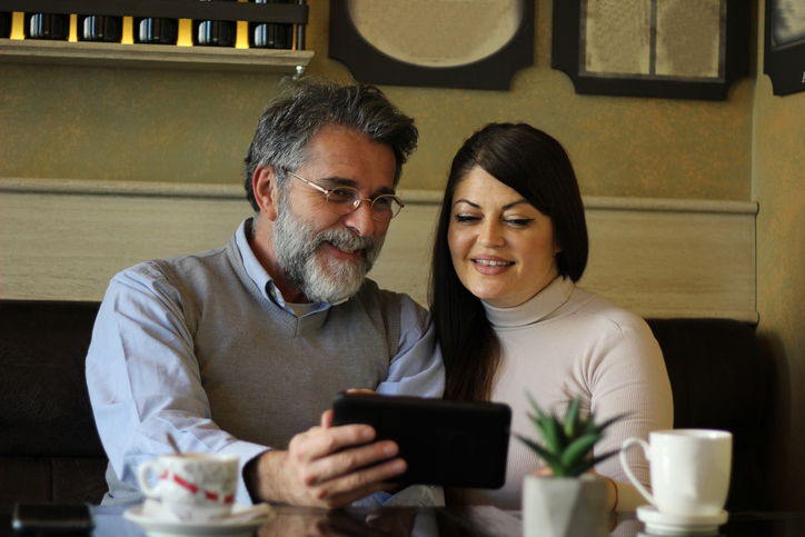 A couple in Arizona looking up the requirements to create a power of attorney.