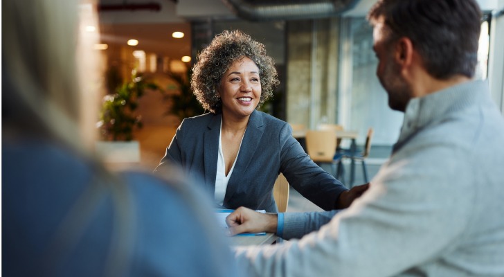 A fiduciary financial advisor meets with clients an explains how fiduciary duty works.