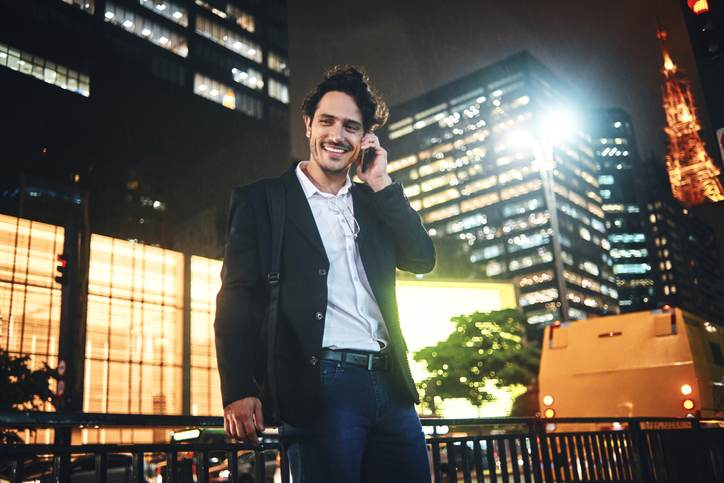 A man discussing an investment opportunity with a multi-strategy hedge fund.