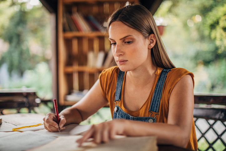 A woman calculating child support in Alabama.