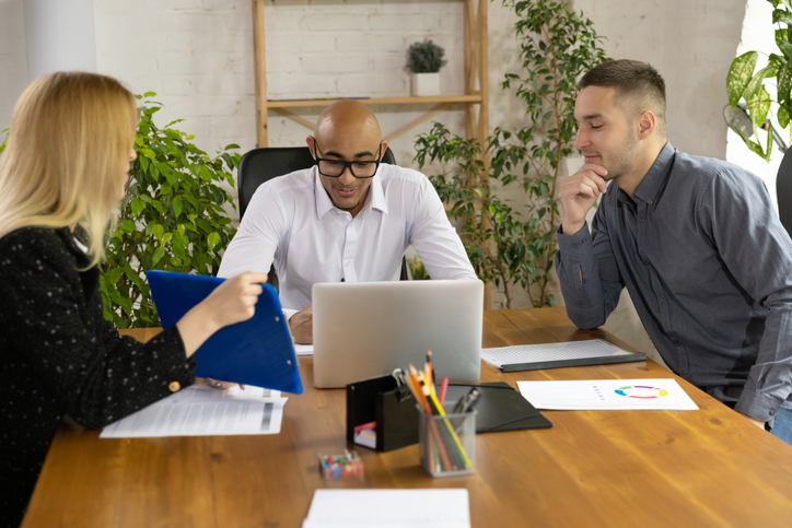 Clients meeting with a financial advisor to create a financial power of attorney in New Mexico.