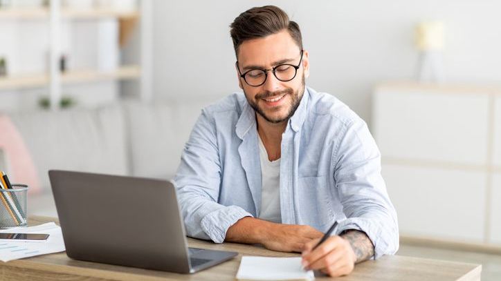 An independent contractor reviews his retirement plan options.