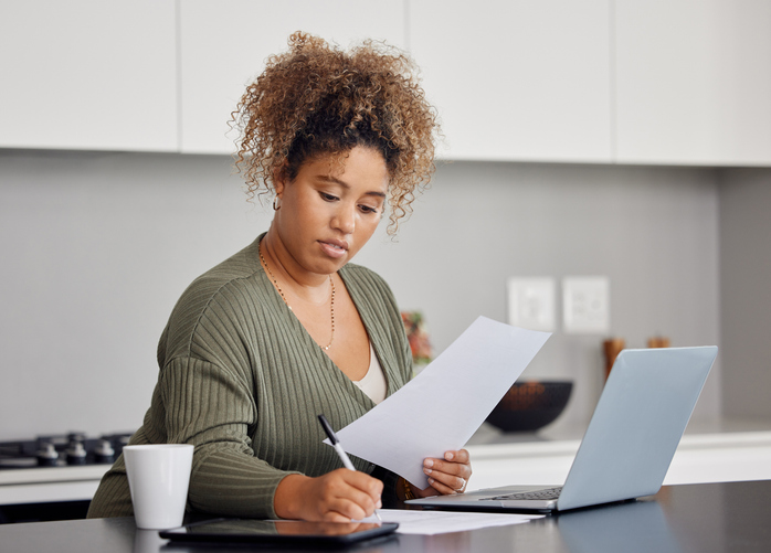 A woman signs up for a dental savings plan.