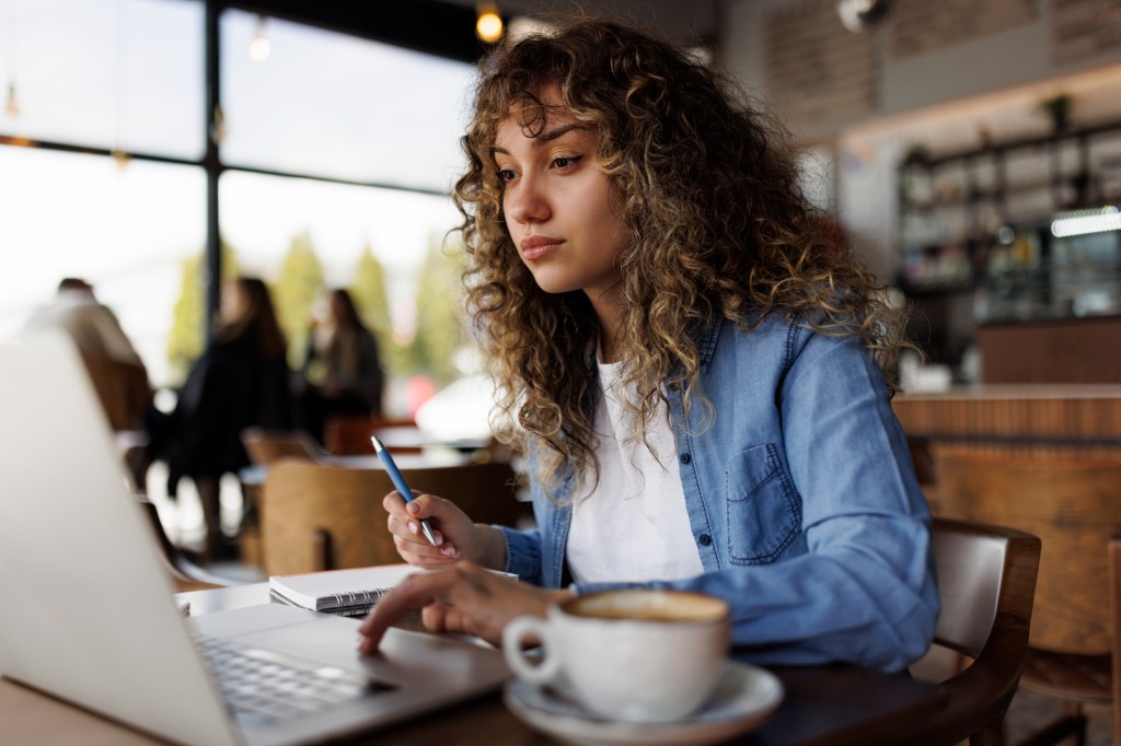 A woman looking up defined benefit plan options for her self-employed job.