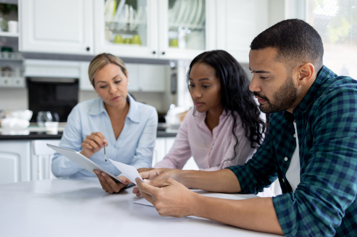 An independent advisor working with clients after transitioning on her own.