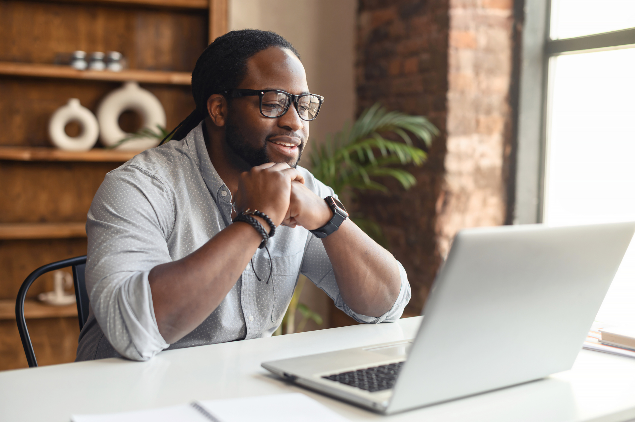 An investor looking up typical investment minimums in hedge funds.
