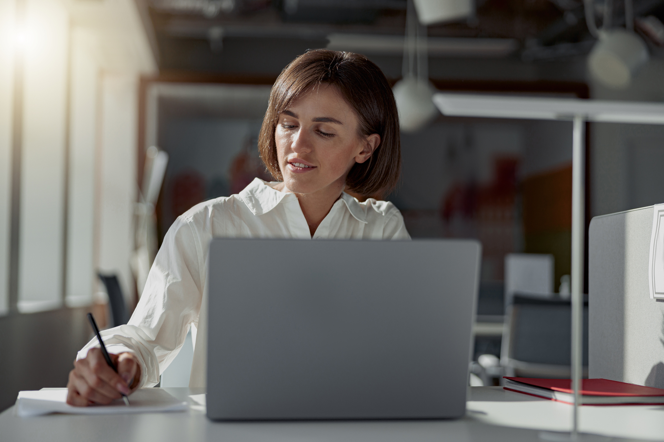 A woman researching how micro investing works.