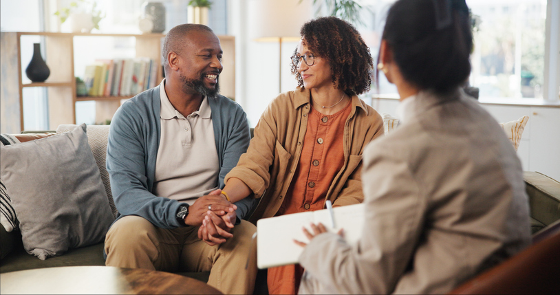 A financial advisor explaining the differences between CDs and IRAs.