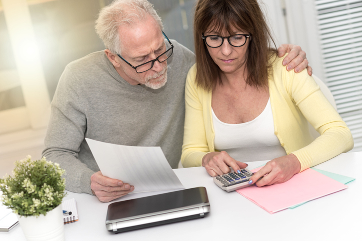 A senior couple creating an estate plan to avoid probate.
