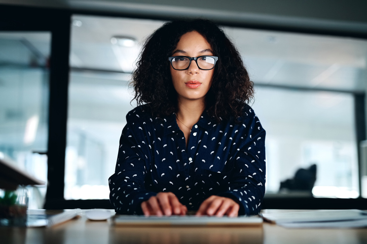 A woman researching emergency fund investment strategies.