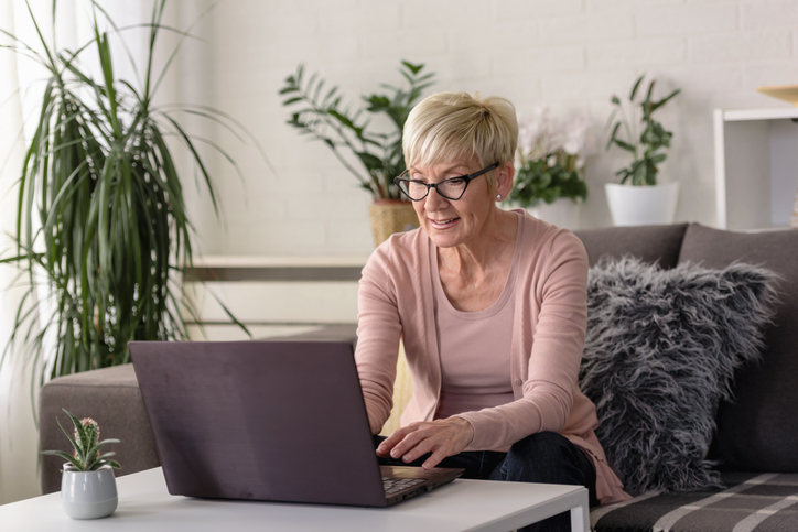An investor looking up common returns for hedge fund investments.
