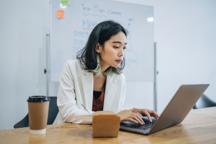 An investor looking up how the CAPE ratio is calculated.