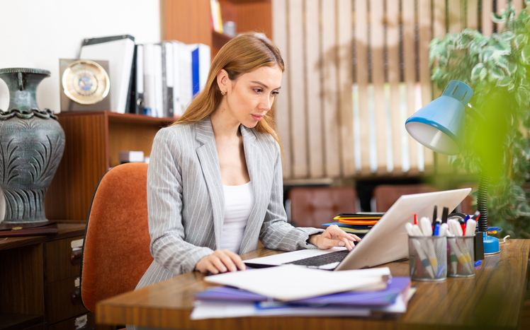 An investor comparing private equity vs. stock market returns.