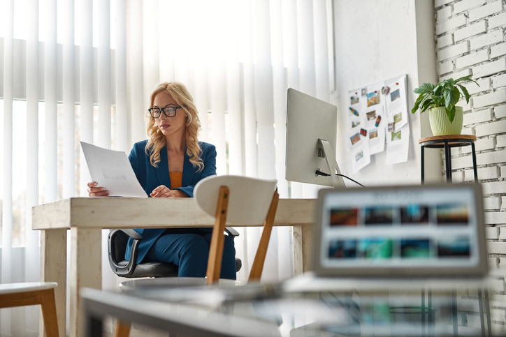 An employee reviewing her retirement plan.