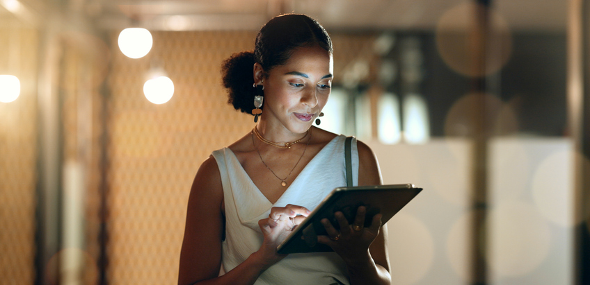A woman looking up key differences between IRA CDs and money market accounts.