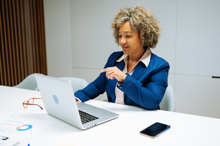A worker reviewing her early retirement plan.