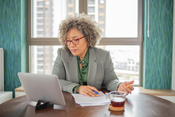 An investor using liquidity ratios to make a decision on an investment.