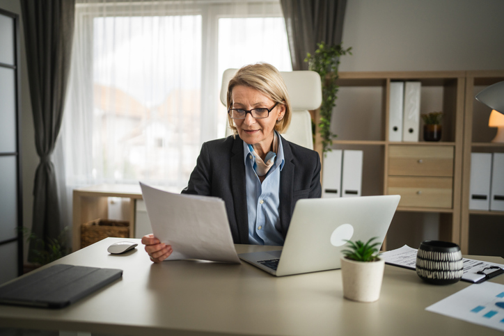 A woman reviewing her deferred compensation plan in Ohio.