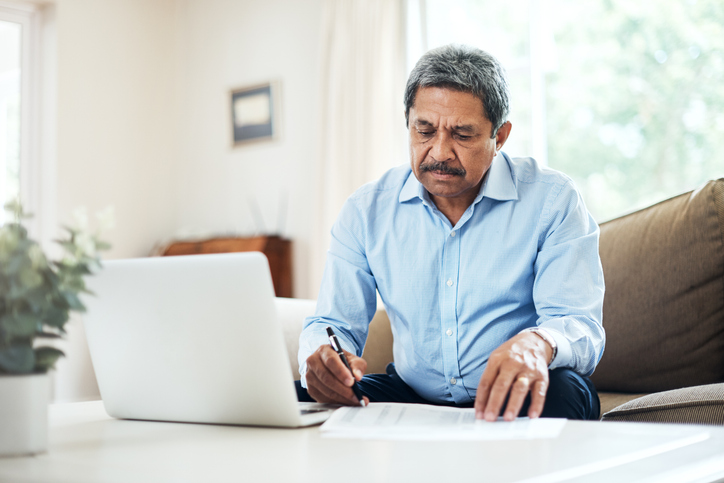 A man creating an estate plan with the goal of avoiding probate in Illinois.