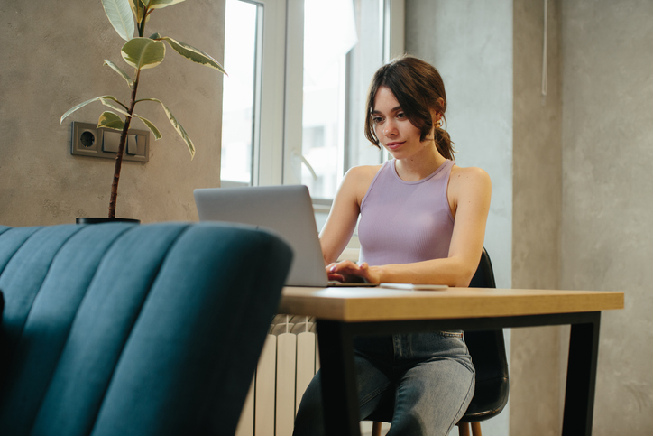 An investor compares the pros and cons of using the profitability index (PI).