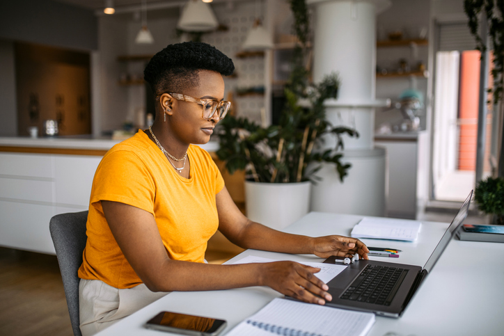 A woman considering whether she should appoint more than one trustee.