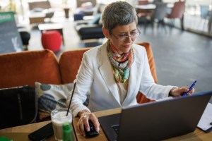 An investor looking up how foreign exchange rate risk could affect her portfolio.